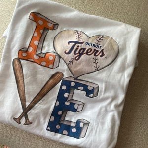 Cute women’s Detroit Tiger T-shirt. Brand new- never worn. Smoke/pet free home